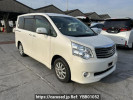 Toyota Noah ZRR70G