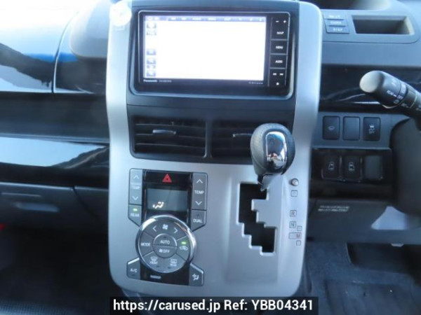 Used 2008 AT toyota voxy ZRR70W Image[30]