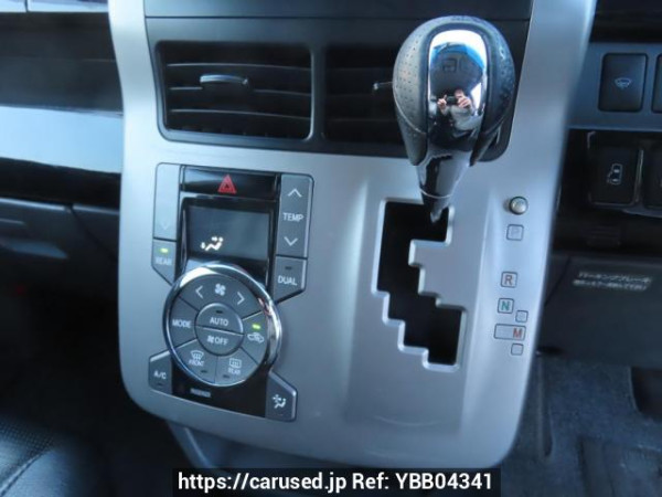 Used 2008 AT toyota voxy ZRR70W Image[32]
