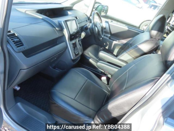 Used 2008 AT toyota voxy ZRR70W Image[16]