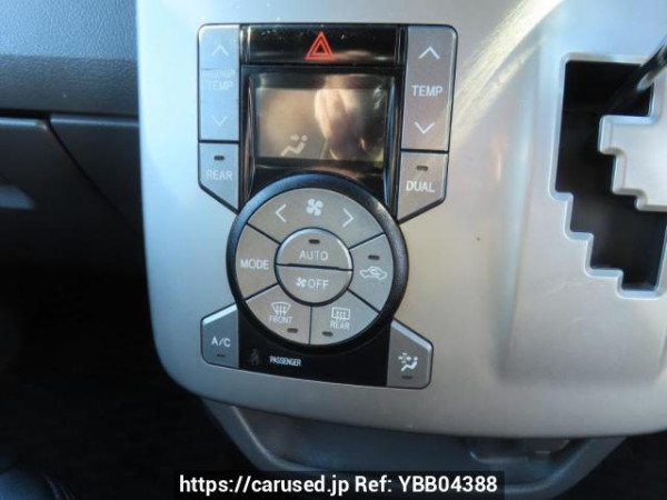 Used 2008 AT toyota voxy ZRR70W Image[32]