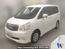 Toyota Noah ZRR70G