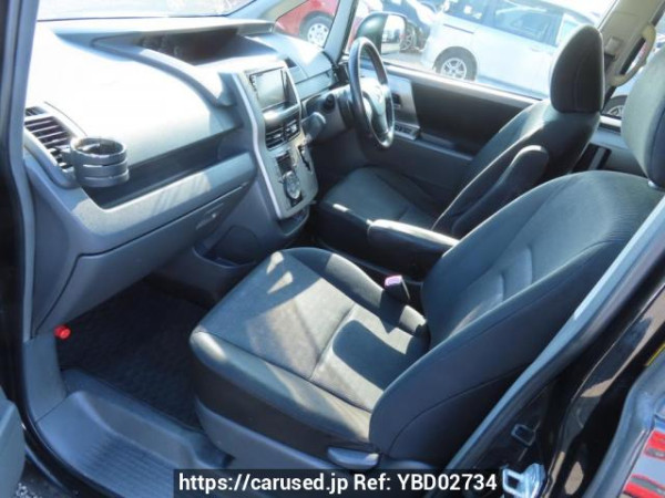 Used 2007 AT toyota voxy ZRR70W Image[16]