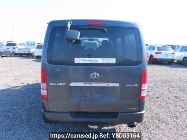 Used 2005 AT toyota regiusace-van KDH205V Image[5]