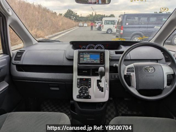 Used 2010 AT toyota noah ZRR70G Image[16]