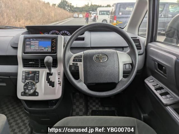 Used 2010 AT toyota noah ZRR70G Image[18]