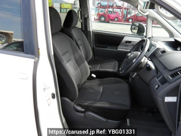 Used 2007 AT toyota voxy ZRR70W Image[14]