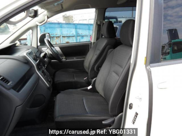 Used 2007 AT toyota voxy ZRR70W Image[15]
