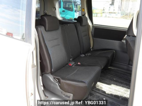 Used 2007 AT toyota voxy ZRR70W Image[16]
