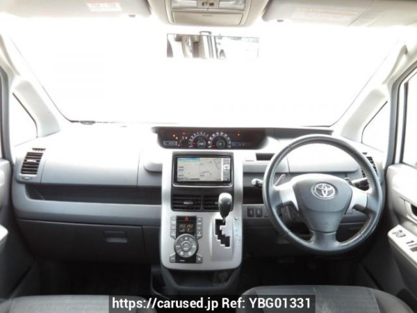 Used 2007 AT toyota voxy ZRR70W Image[21]