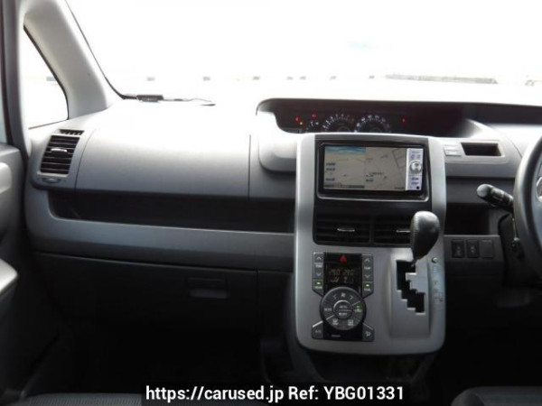 Used 2007 AT toyota voxy ZRR70W Image[22]
