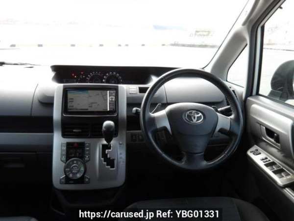 Used 2007 AT toyota voxy ZRR70W Image[23]