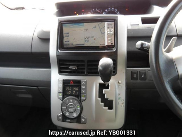 Used 2007 AT toyota voxy ZRR70W Image[26]