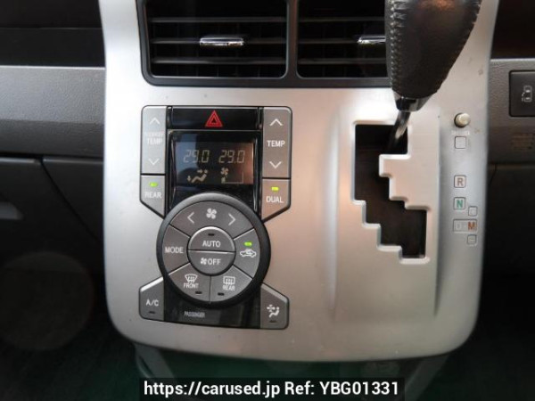 Used 2007 AT toyota voxy ZRR70W Image[28]