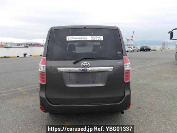 Used 2007 AT toyota noah ZRR70G Image[5]