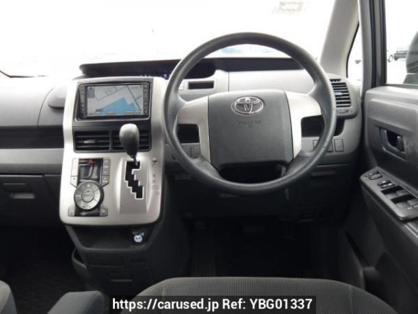 Used 2007 AT toyota noah ZRR70G Image[21]