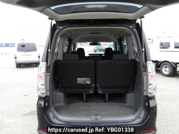 Used 2007 AT toyota voxy ZRR70W Image[8]