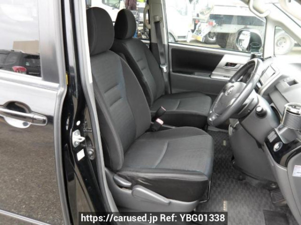 Used 2007 AT toyota voxy ZRR70W Image[14]