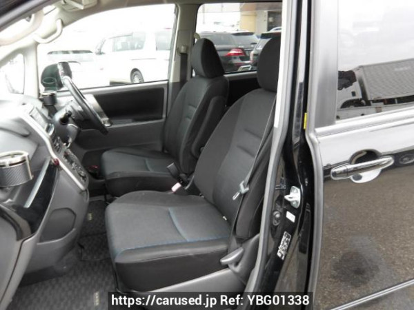 Used 2007 AT toyota voxy ZRR70W Image[15]
