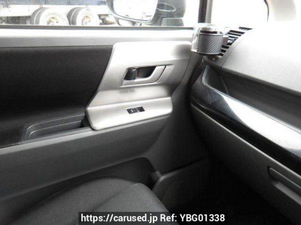 Used 2007 AT toyota voxy ZRR70W Image[19]
