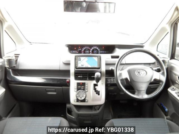 Used 2007 AT toyota voxy ZRR70W Image[21]