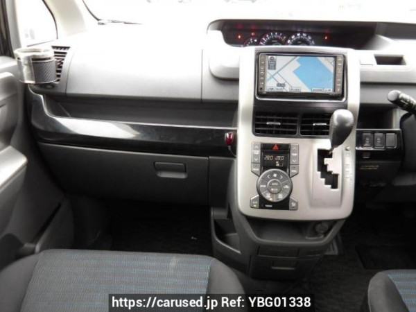 Used 2007 AT toyota voxy ZRR70W Image[22]