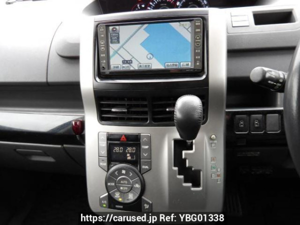 Used 2007 AT toyota voxy ZRR70W Image[26]