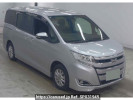 Toyota Noah ZRR80G