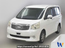 Toyota Noah ZRR70G