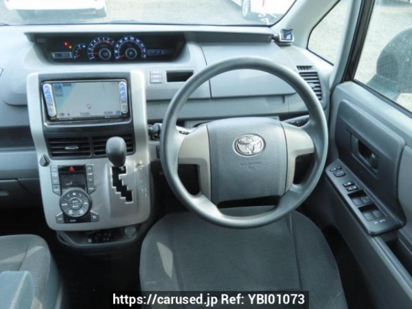 Used 2007 AT toyota noah ZRR70G Image[26]