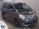 Toyota Noah ZRR70G