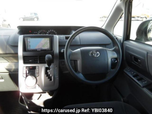 Used 2009 AT toyota noah ZRR70G Image[18]