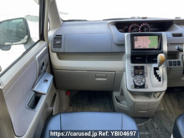 Used 2010 AT toyota noah ZRR75W Image[18]