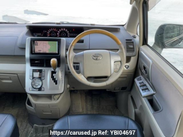 Used 2010 AT toyota noah ZRR75W Image[19]