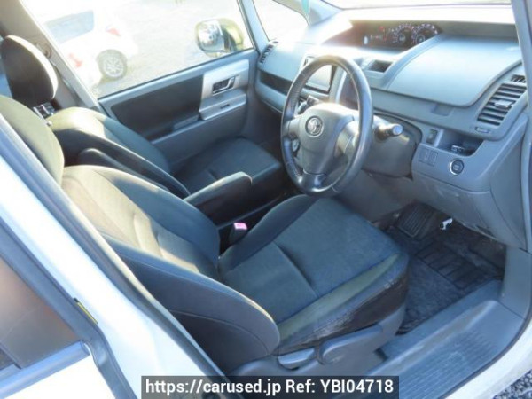 Used 2009 AT toyota voxy ZRR70W Image[14]
