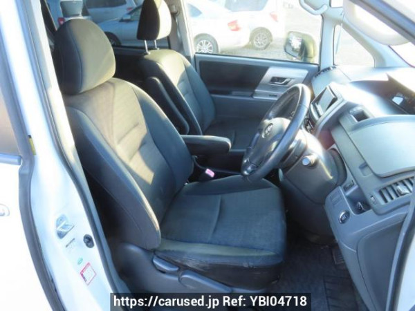Used 2009 AT toyota voxy ZRR70W Image[15]