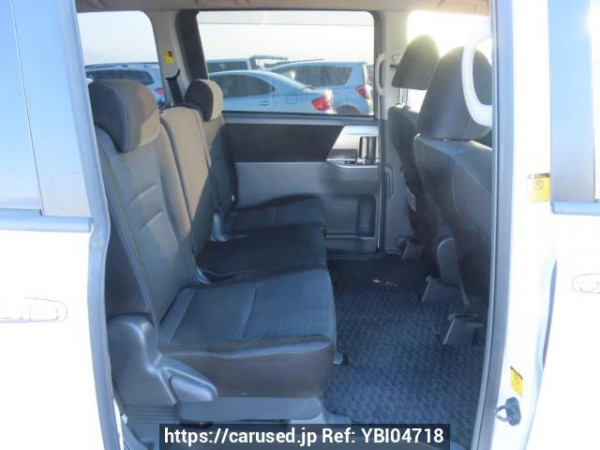 Used 2009 AT toyota voxy ZRR70W Image[18]