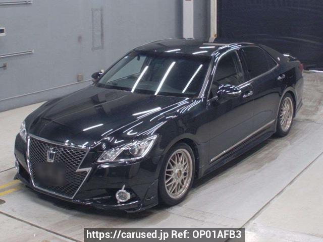 2013 Toyota Crown GRS214