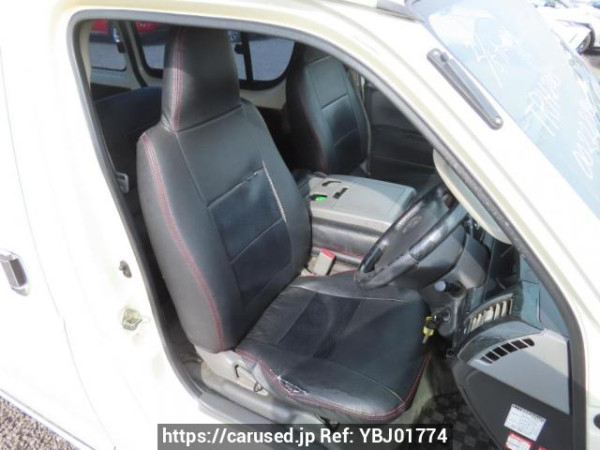 Used 2005 AT toyota hiace-van TRH200V Image[15]