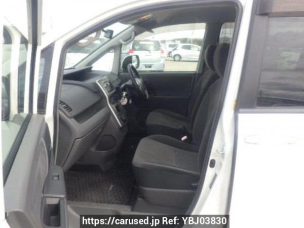 Used 2007 AT toyota noah ZRR70G Image[13]