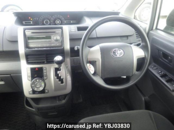 Used 2007 AT toyota noah ZRR70G Image[18]