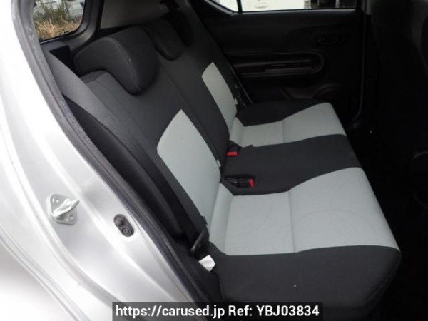 Used 2013 AT toyota aqua NHP10 Image[11]