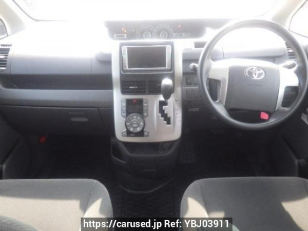 Used 2009 AT toyota noah ZRR75G Image[18]