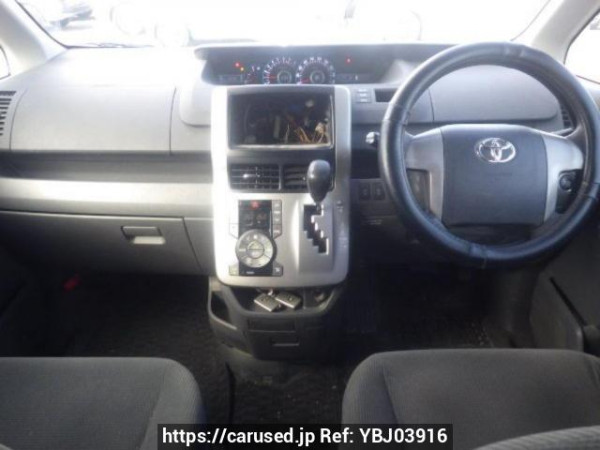 Used 2007 AT toyota noah ZRR70G Image[17]