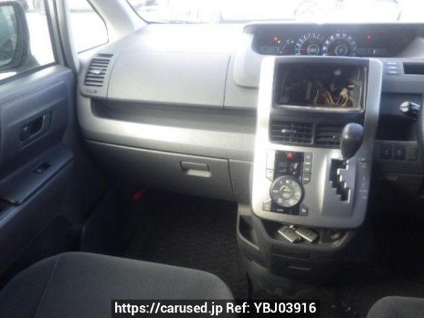 Used 2007 AT toyota noah ZRR70G Image[18]