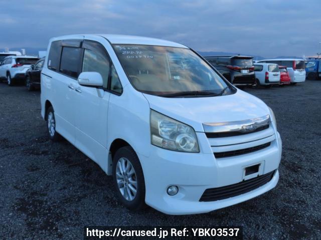 Toyota ZRR70G&frasl;ZRR75G&frasl;ZRR70W&frasl;ZRR75W&frasl;ノア&frasl;ヴォクシー ハーフレザー