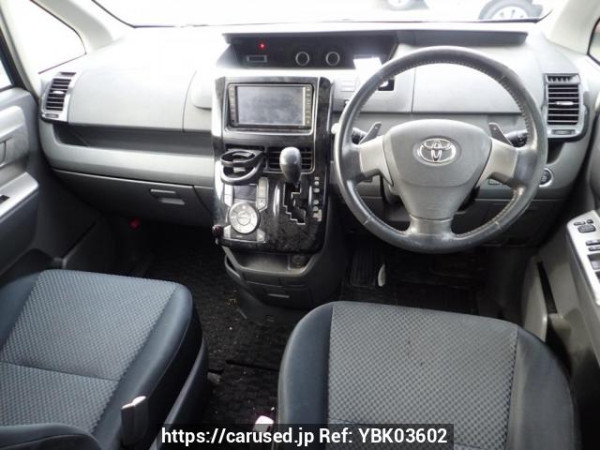 Used 2007 AT toyota noah ZRR75W Image[15]