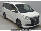 Toyota Noah ZWR80G