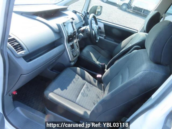 Used 2008 AT toyota voxy ZRR70W Image[14]