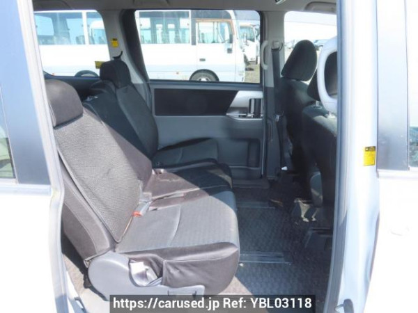 Used 2008 AT toyota voxy ZRR70W Image[16]